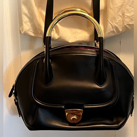 SALVATORE FERRAGAMO FIAMMA AUTHENTIC LUXURIOUS BLACK/GOLD CROSSBODY BAG - Picture 1 of 17